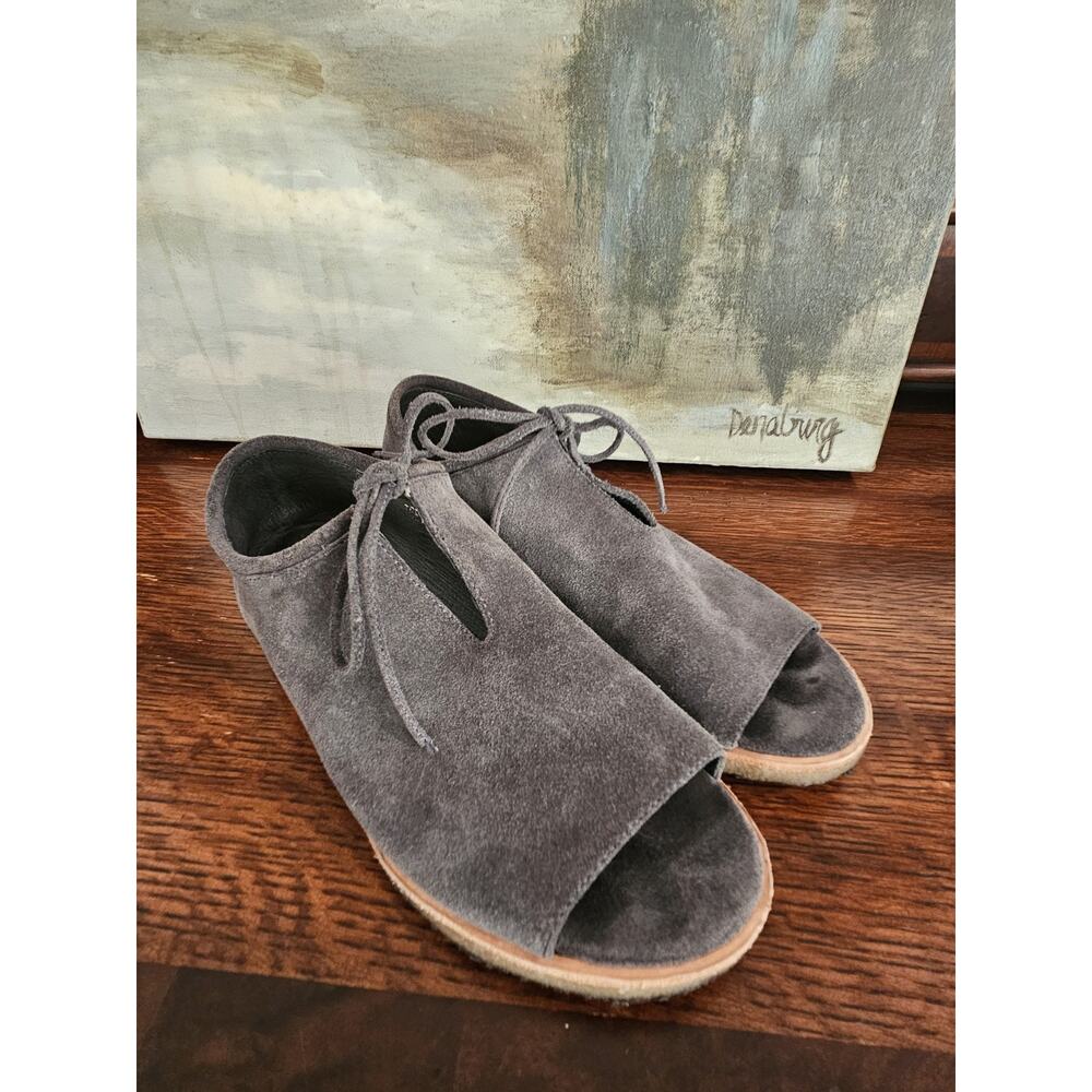 SILENT D Anthropologie Blue Gray Suede Open Toe Flat Sandals Shoes Sz 37 / US 7